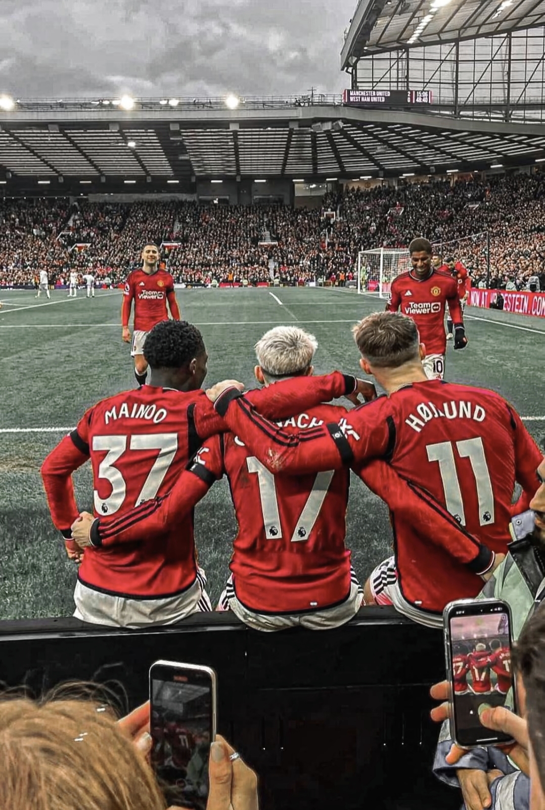 开云体育-莱万多夫斯基重要时刻败北，曼联带队取胜！-开云体育