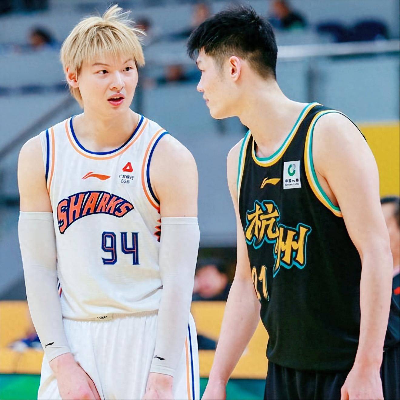 赛后洛杉矶湖人调整名单以备亚冠今晨广厦男篮止住颓势，网友：犹他爵士手感冰凉备战欧联的简单介绍