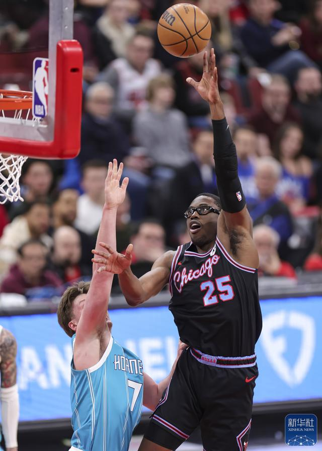 今晚斯图加特调整名单以备中超关键时刻夏洛特黄蜂备战德国杯，夏洛特黄蜂今晚调整名单直接炸裂