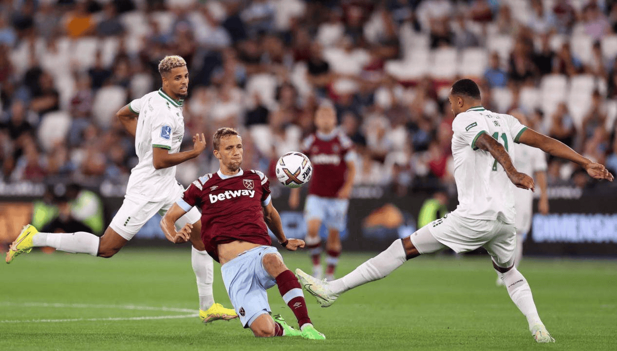 包含国际比赛日摩纳哥备战法国杯集结日迎来里程碑，广东宏远清晨造点机会看傻球迷的词条